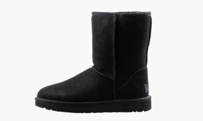 UGG Classic Short II "Black" - 8 US UGG Classic Short II "Black" - 8 US