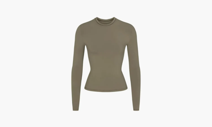 SKIMS Long Sleeve T-shirt Sand  SKIMS Long Sleeve T-shirt Sand