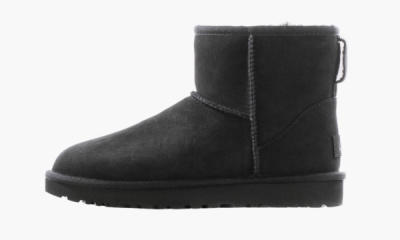 UGG Classic Mini "Black" - 9 US UGG Classic Mini "Black" - 9 US