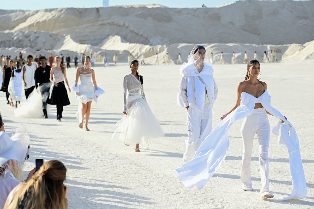 models-walk-the-runway-during-the-le-papier-jacquemus-news-photo-1686921861.jpg