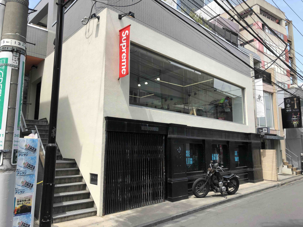 Магазин Supreme в Японии