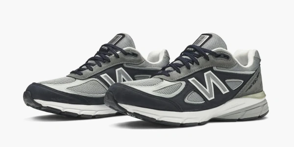New Balance 990v4 Magnet 