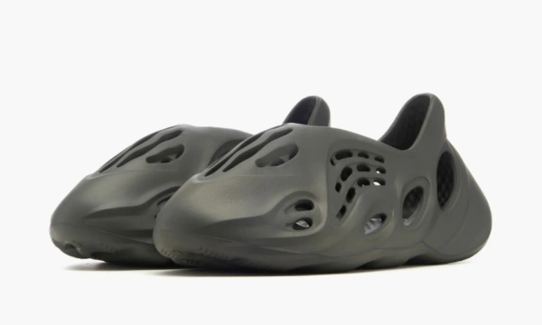 Yeezy Foam Rnnr Carbon 