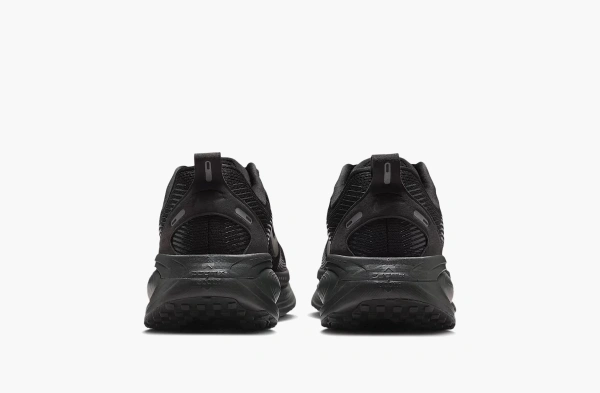 Nike Vomero 18 WMNS Triple Black 