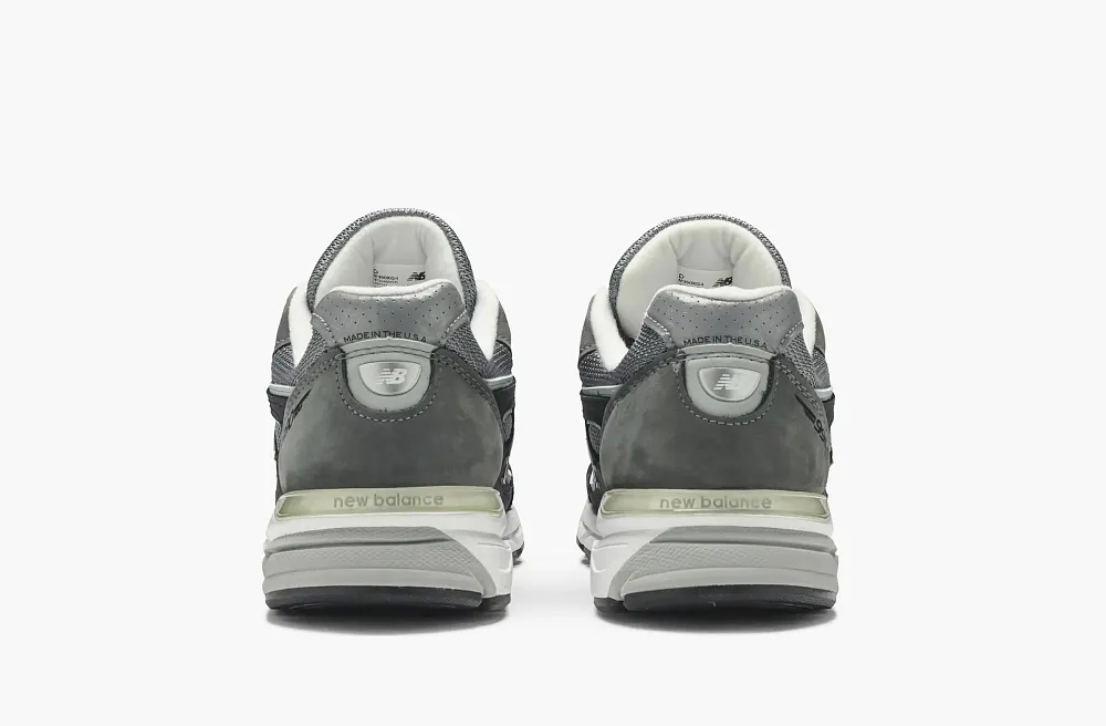 New Balance 990v4 Magnet