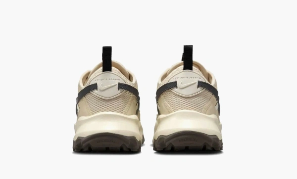 Nike TC 7900 WMNS Light Bone Burgundy Crush 