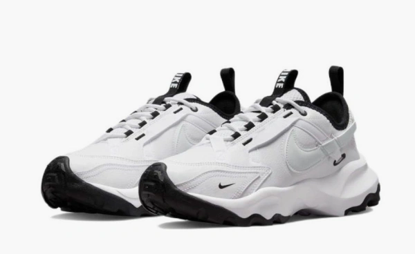 Nike TC 7900 WMNS White Black 