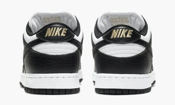 Nike SB Dunk Low Supreme - Stars - Black 