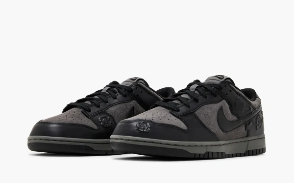 Nike Dunk Low WMNS Black Roses 