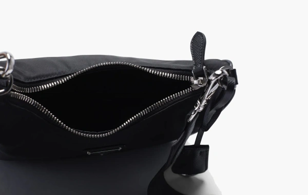 Prada Re-Edition 2005 Shoulder Bag Nylon Black 