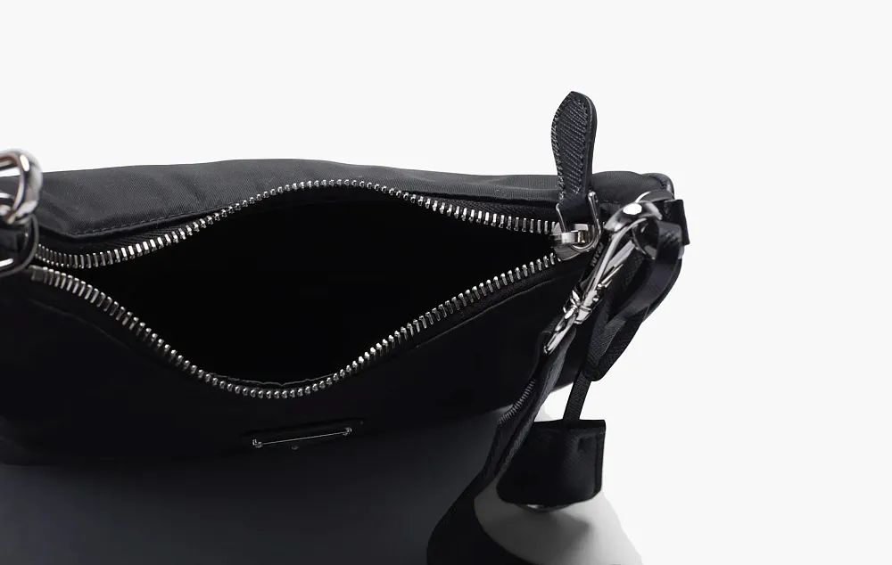 Prada Re-Edition 2005 Shoulder Bag Nylon Black