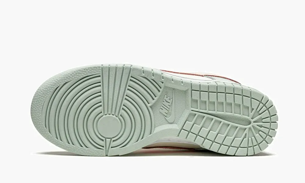 Nike Dunk Low WMNS Barely Green