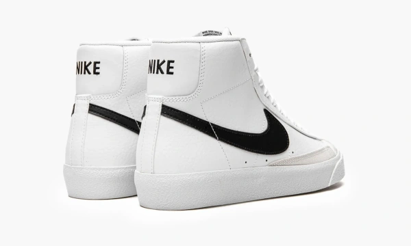 Blazer Mid 77 WMNS White Black 