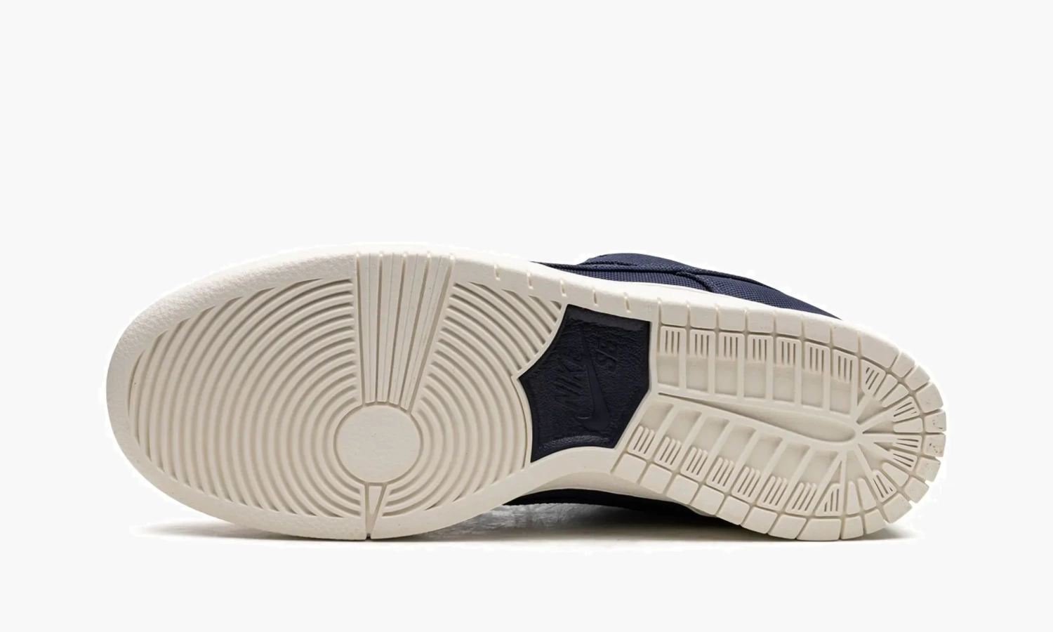 Nike SB Dunk Low "Midnight Navy / Desert Ochre" 