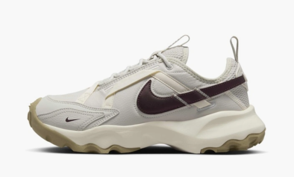 Nike TC 7900 WMNS Light Bone Burgundy Crush 