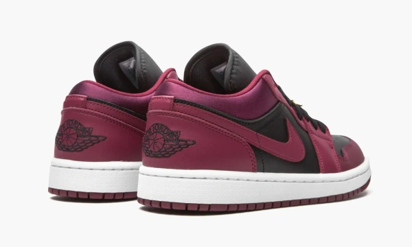 Air Jordan 1 Low SE WMNS Beetroot 