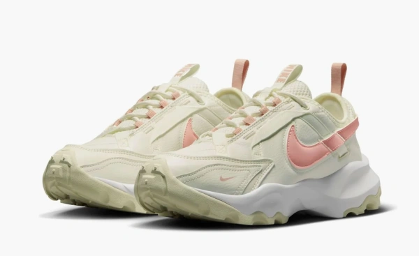 Nike TC 7900 WMNS Sail Arctic Orange 