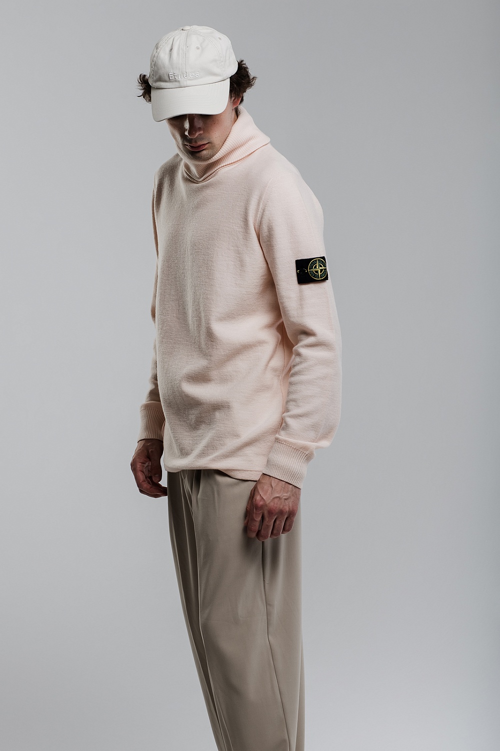 Классический образ на базе New Balance и Stone Island