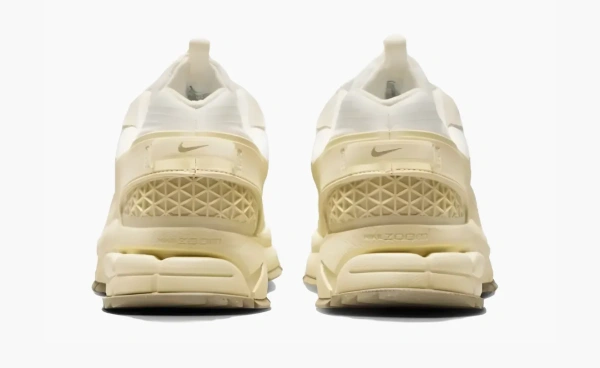 Nike Zoom Vomero Roam Pale Ivory 