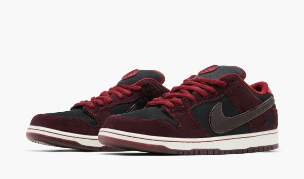 Nike Dunk Low Pro SB QS x RIOT Skateshop Mahogany Dark Beetroot 