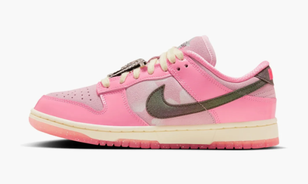 Nike Dunk Low WMNS Barbie 
