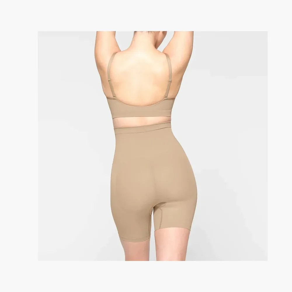 SKIMS Seamless Sculpt Mid Thigh Short Clay
