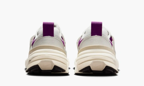 Nike V2k Run WMNS Premium Light Bone