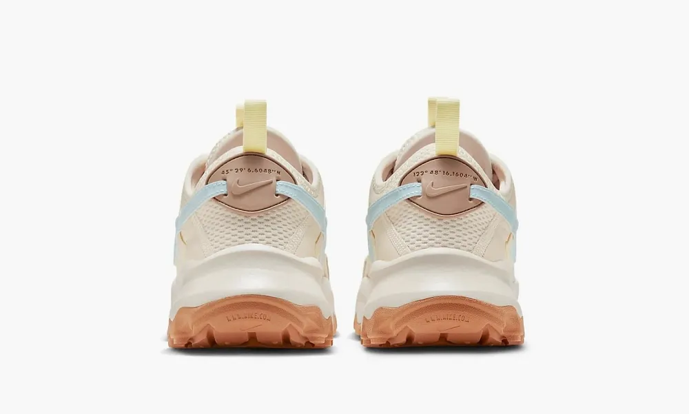 Nike TC 7900 WMNS Pale Ivory Jade Ice