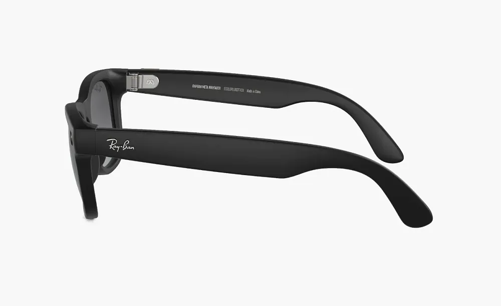 Ray-Ban Meta Wayfarer Sunglasses Matte Black/Grey
