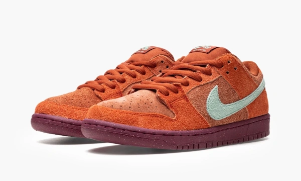 Nike SB Dunk Low Mystic Red Rosewood 