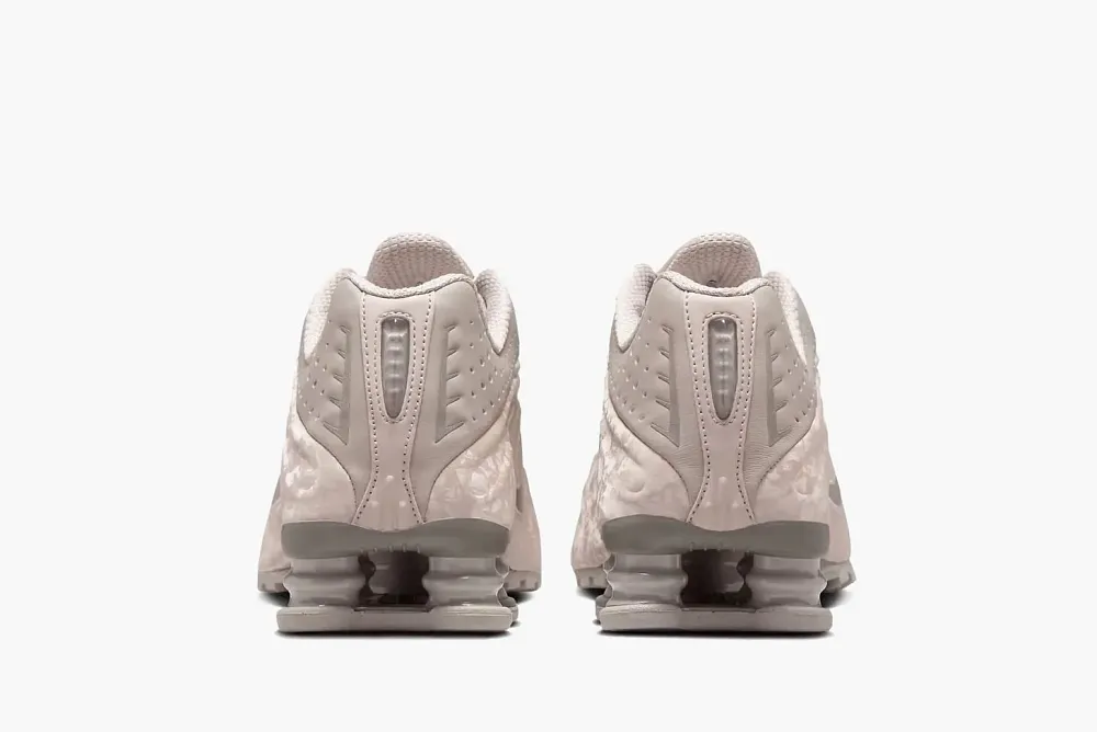 Nike Shox R4 7 Wmns Flat Pewter Floral