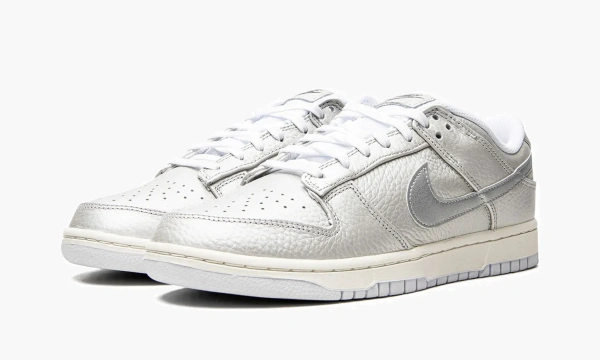 Nike Dunk Low Metallic Silver 