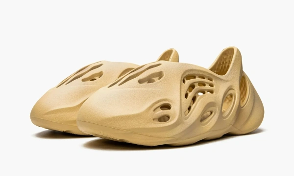 Yeezy Foam Rnnr Desert Sand 