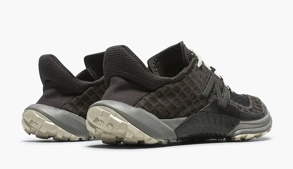 New Balance Minimus Trail Black Tan