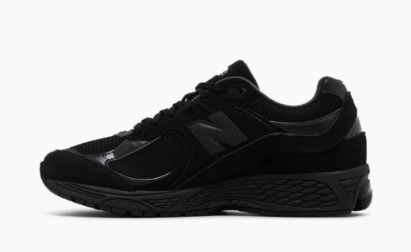 New Balance 2002R “Black Cat” 