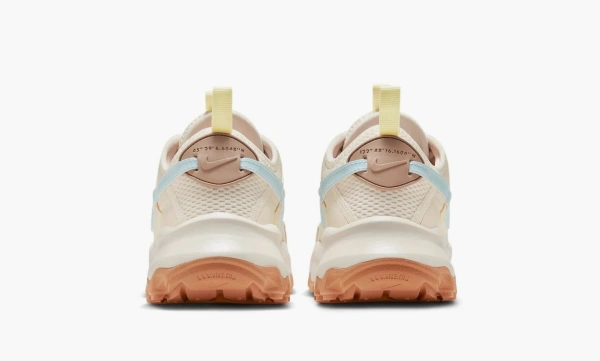 Nike TC 7900 WMNS Pale Ivory Jade Ice 