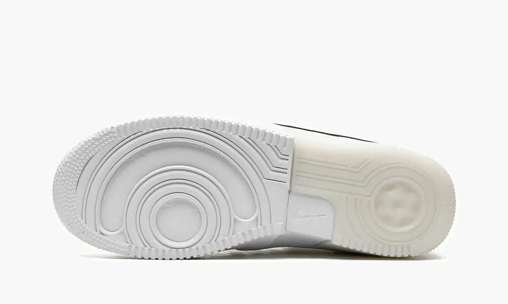 Air Force 1 Low React White / Black