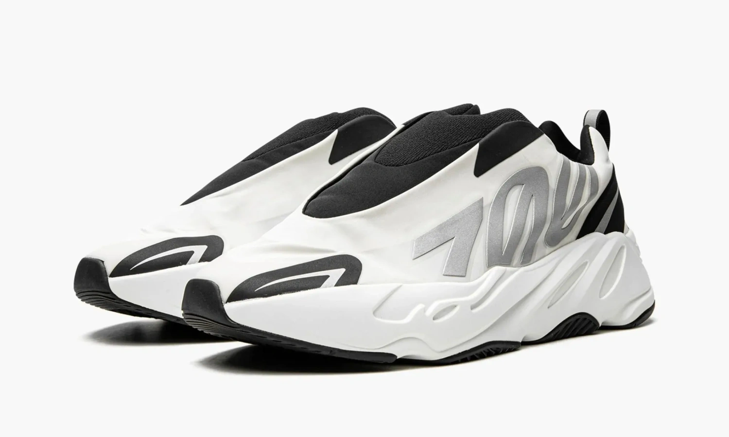 Yeezy Boost 700 Mnvn Laceless Analog 