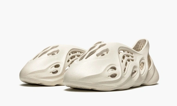 Yeezy Foam Rnnr Ararat 