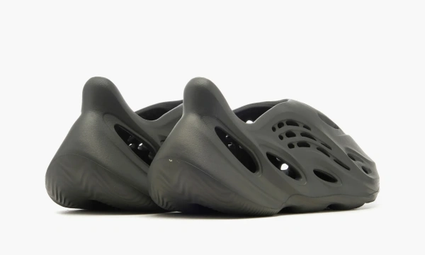 Yeezy Foam Rnnr Carbon 
