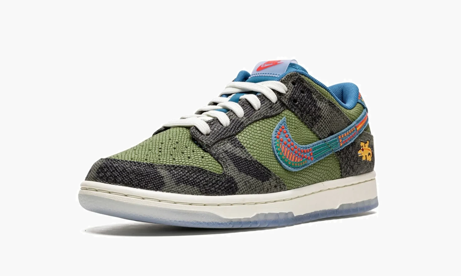 Nike Dunk Low "Siempre Familia" 