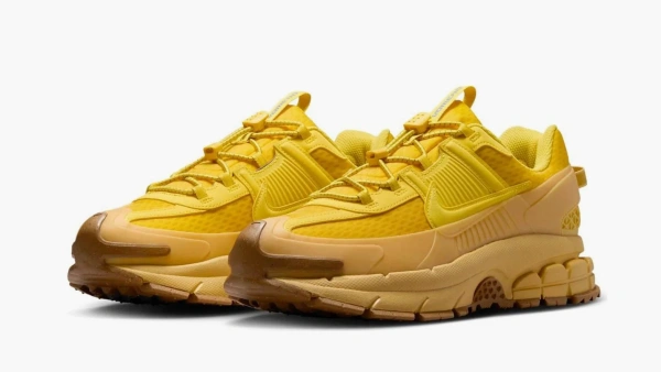 Nike Zoom Vomero Roam Lightning 