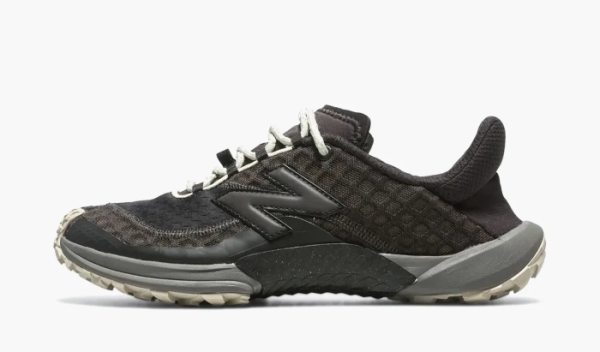 New Balance Minimus Trail Black Tan 