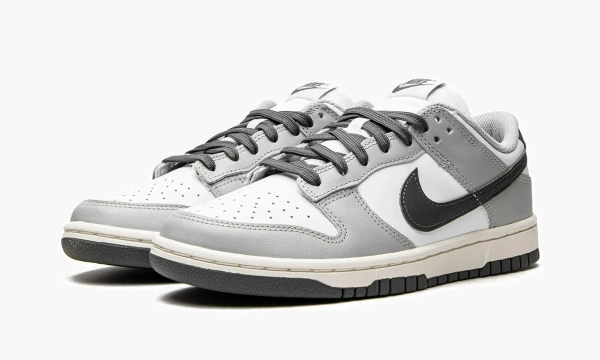 Nike Dunk Low WMNS Light Smoke Grey 