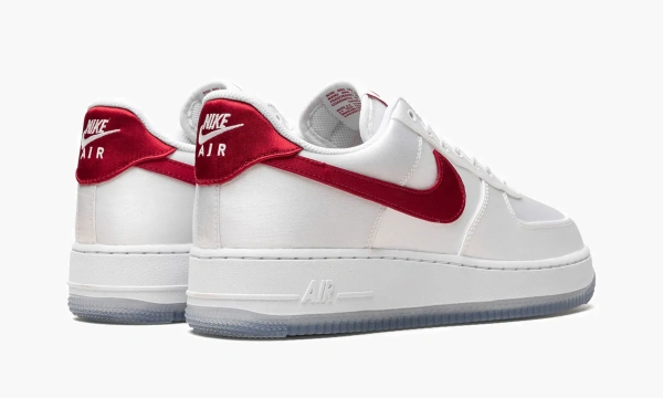 Air Force 1 LO '07 WMNS Satin White Varsity Red 