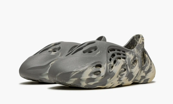 Yeezy Foam Rnnr Mxt Moon Gray 