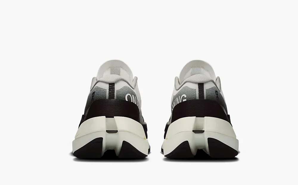On Cloudboom Max WMNS White Black