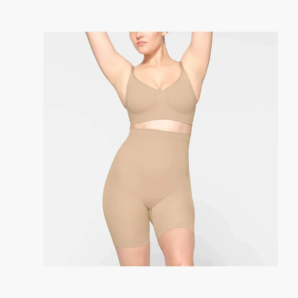 SKIMS Seamless Sculpt Mid Thigh Short Clay