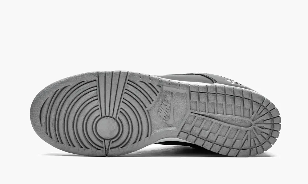 Nike SB Dunk Low OG Qs Supreme - Jewel Swoosh Silver / Black