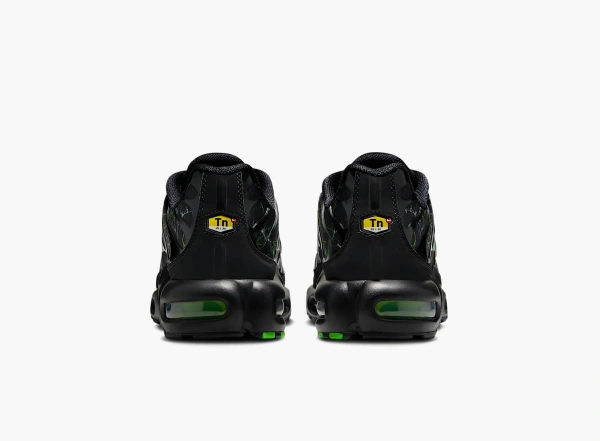 Nike Air Max Plus “Black/Green Strike” 
